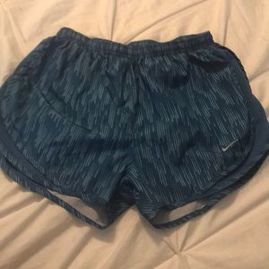 NIKE SHORTS SIZE M